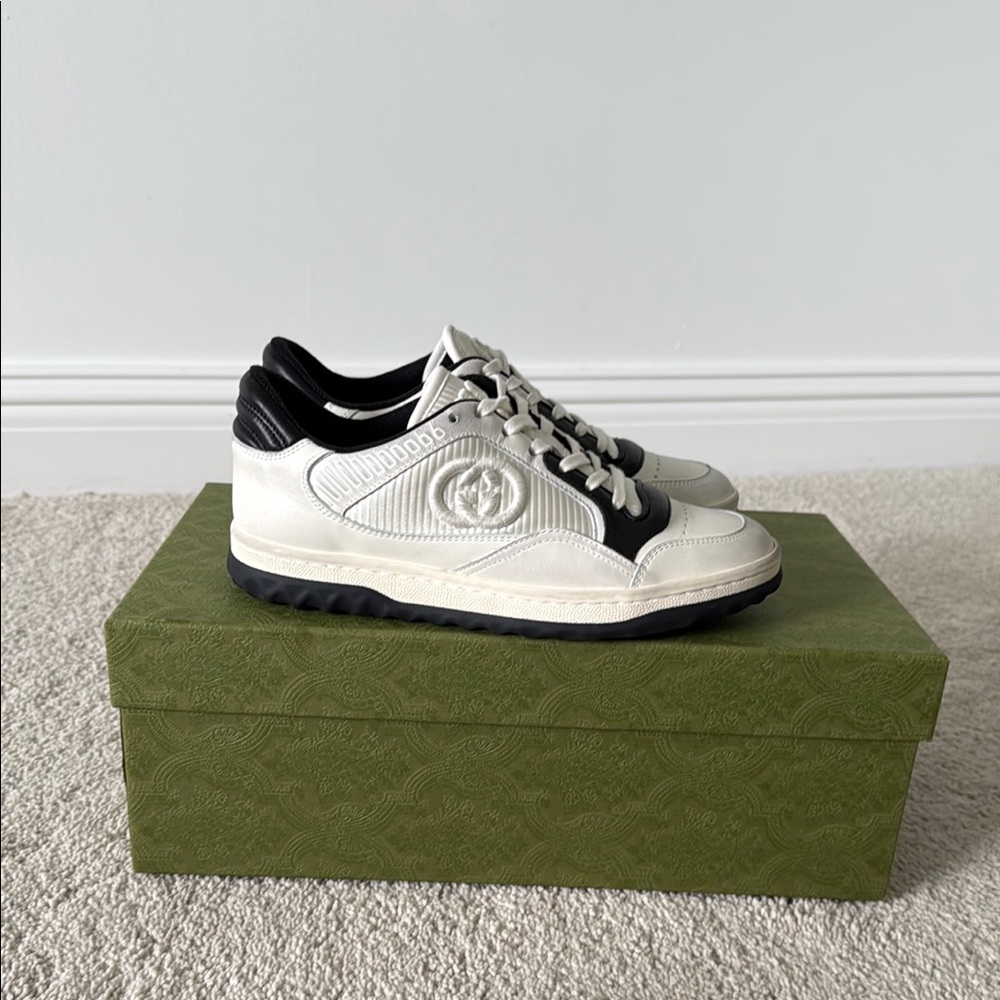 Gucci Women’s Leather Low-Top Sneakers - Picture 5 of 6